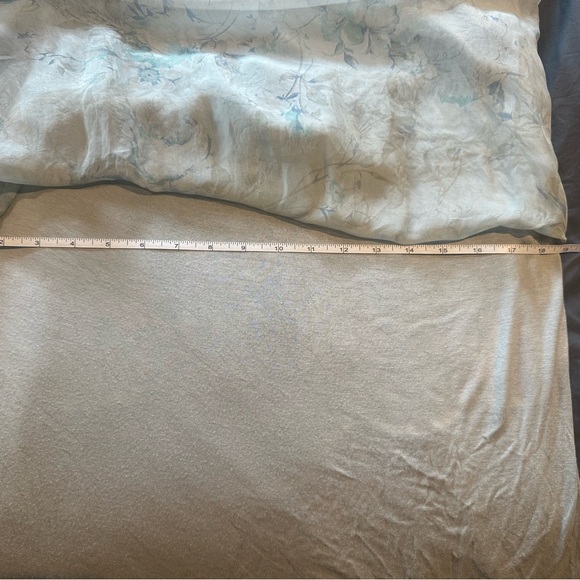 100% Silk Top - Picture 4 of 8